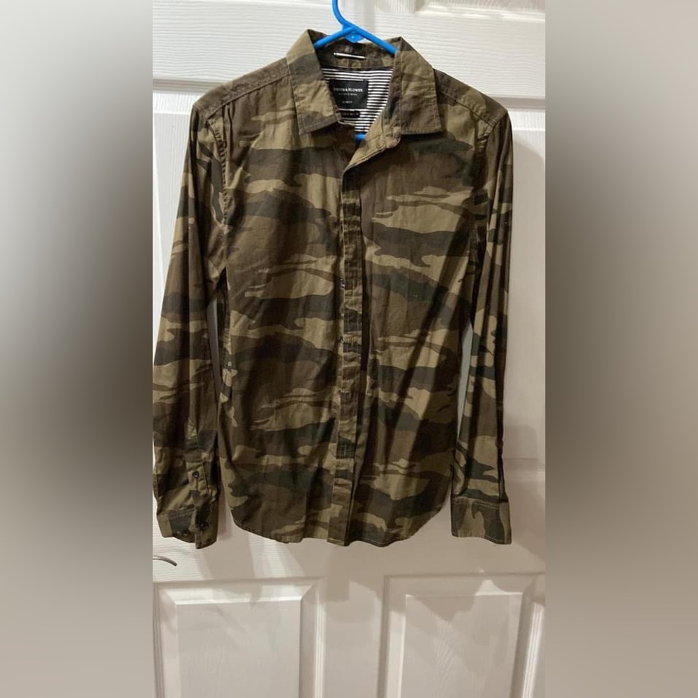 Denim & Flower brand, men’s size small dress shirt